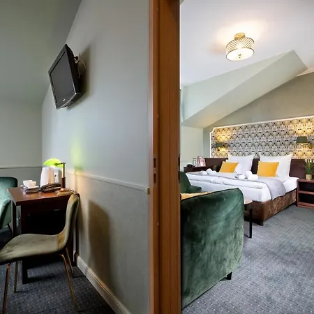 Hotel Amber 3*