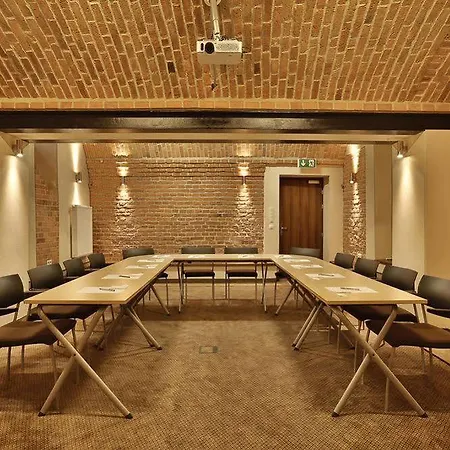 Amber Hotel 3*