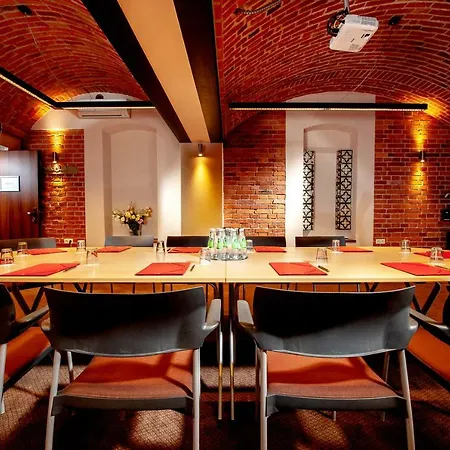 Amber Hotel 3*